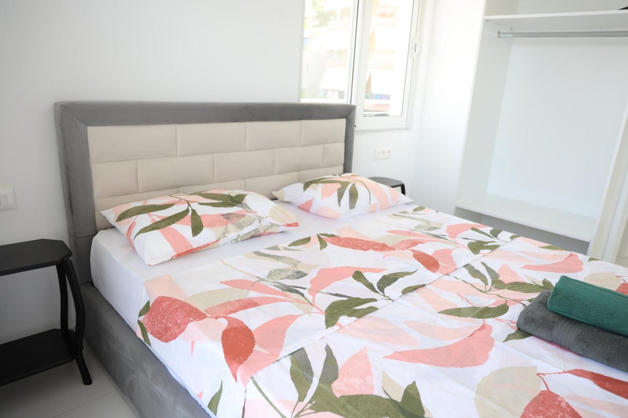 Ida Apartments Sarandë Esterno foto